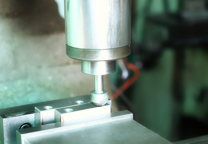 plastic injection mold making